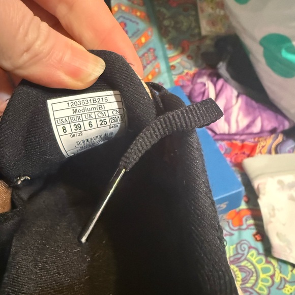 Brooks adrenaline GTS like new! - Picture 8 of 10